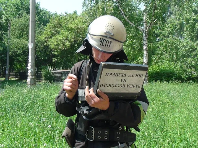 В Івано-Франківську рятувальники ліквідували пожежу та врятували з вогню літню жінку (фото) — фото 3