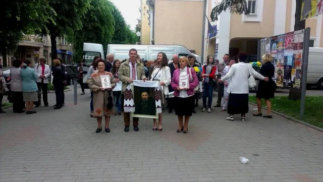 У Франківську урочистою ходою вшанували річницю перепоховання Тараса Шевченка (фото) — фото 1