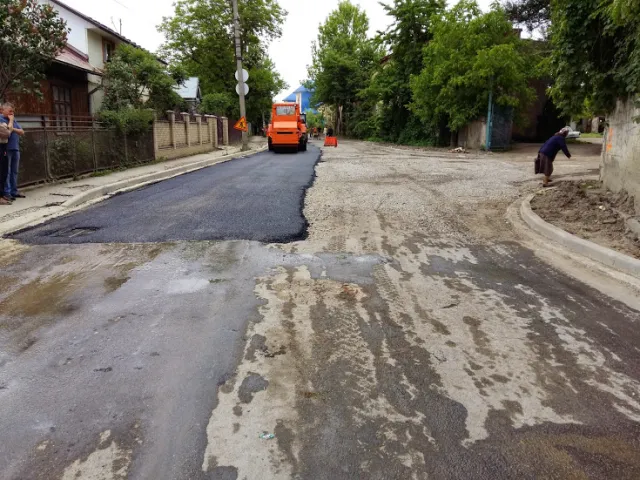 У Франківську ремонтують одну з найгірших вулиць міста (фото) — фото 3