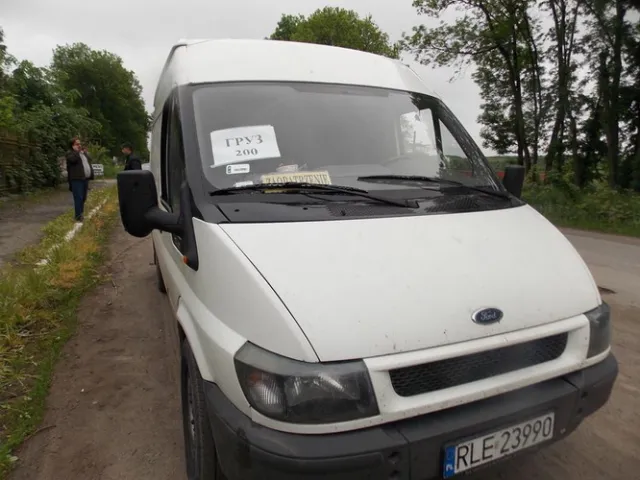 На Прикарпатті загиблого в АТО Савчака зустрічали на колінах (фото) — фото 1