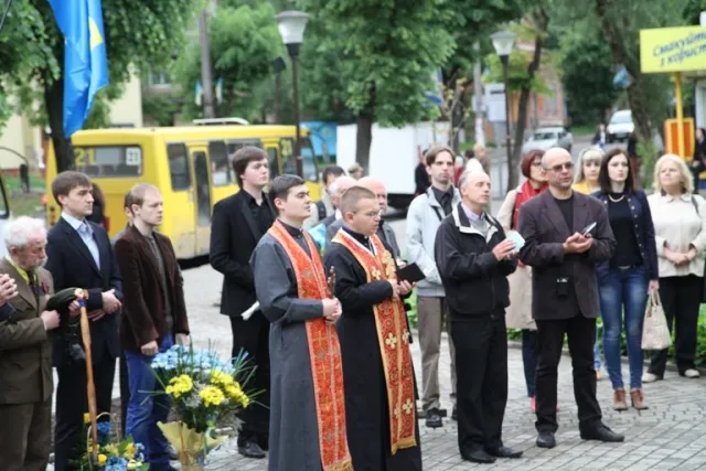 У обласному центрі вшанували пам'ять Євгена Коновальця (фото) — фото 1