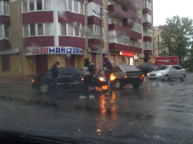 У Франківську ДТП: не порозумілися КІА та ВАЗ (фото) — фото 1