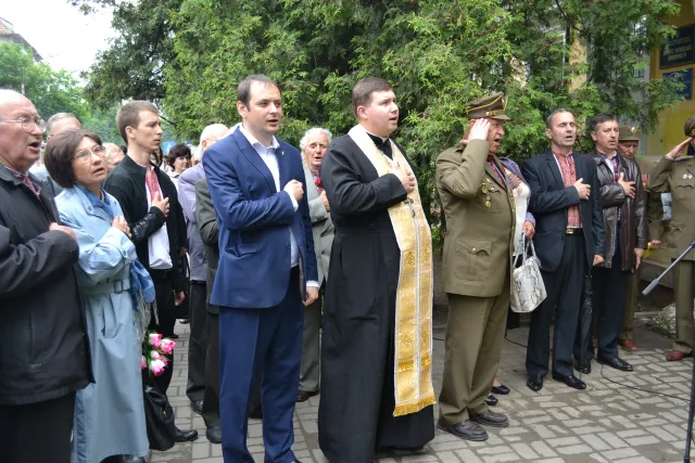 В обласному центрі відкрили анотаційну дошку голові Всеукраїнського братства ОУН-УПА (фото) — фото 1