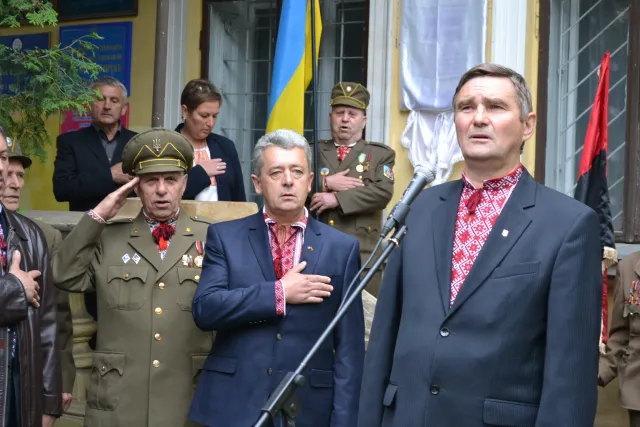 В обласному центрі відкрили анотаційну дошку голові Всеукраїнського братства ОУН-УПА (фото) — фото 3