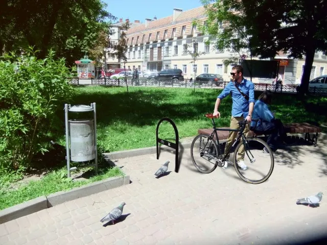 Жителям міста пропонують оцінити ескізи нових велосипедних стійок (фото) — фото 2