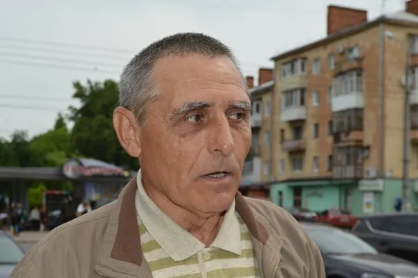 На пікет з приводу будівельної афери прийшло аж троє людей — фото 1