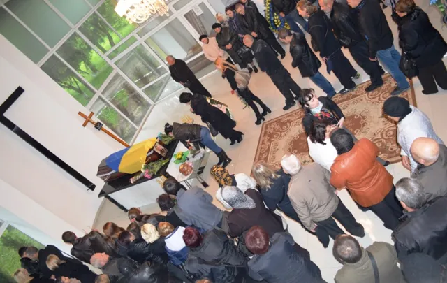 Сьогодні у Франківську відслужили панахиду за загиблим в АТО Тарасом Шевченком (фото) — фото 2