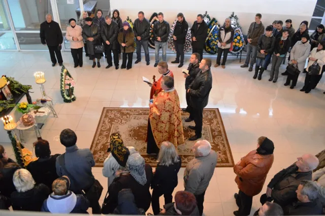 Сьогодні у Франківську відслужили панахиду за загиблим в АТО Тарасом Шевченком (фото) — фото 12
