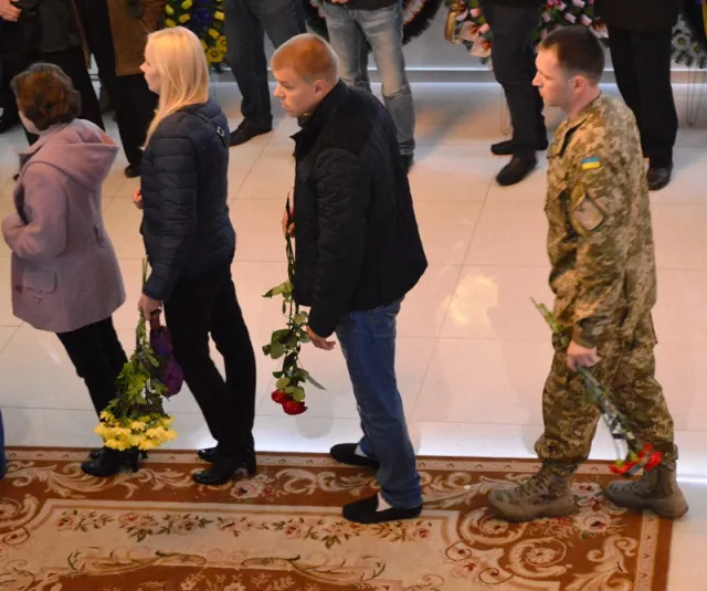 Сьогодні у Франківську відслужили панахиду за загиблим в АТО Тарасом Шевченком (фото) — фото 6