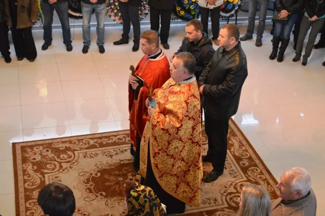 Сьогодні у Франківську відслужили панахиду за загиблим в АТО Тарасом Шевченком (фото) — фото 7