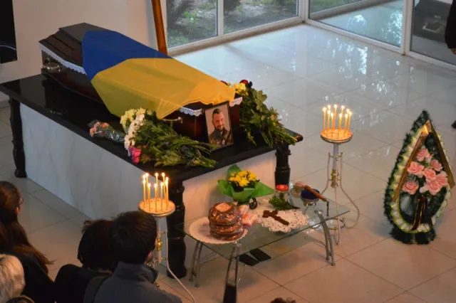 Сьогодні у Франківську відслужили панахиду за загиблим в АТО Тарасом Шевченком (фото) — фото 10