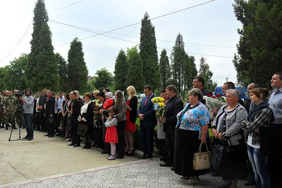 На Прикарпатті відкрили меморіальну дошку загиблому міліціонеру Володимиру Лисенчуку (фото) — фото 2