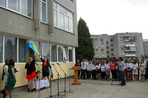 На Прикарпатті відкрили меморіальну дошку загиблому міліціонеру Володимиру Лисенчуку (фото) — фото 3