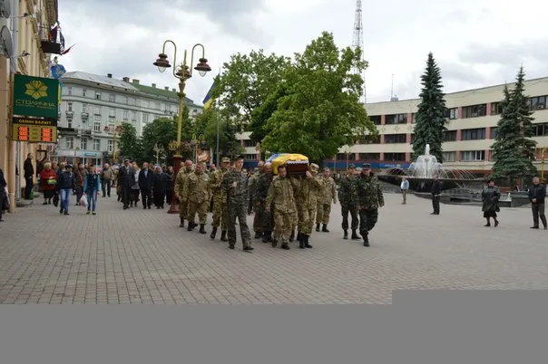 У Франківську прощалися з загиблим у АТО Тарасом Шевченком (фото) — фото 4