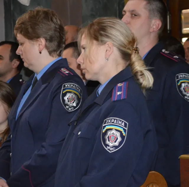 Сьогодні відбулася поминальна панахида за загиблими торік бійцями спецпідрозділу прикарпатської міліції (фото) — фото 11