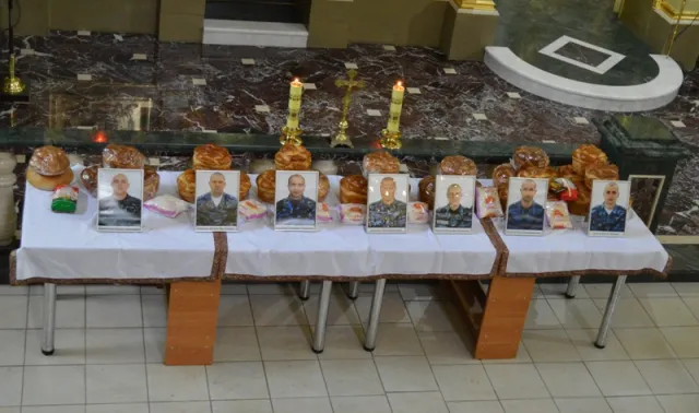 Сьогодні відбулася поминальна панахида за загиблими торік бійцями спецпідрозділу прикарпатської міліції (фото) — фото 9