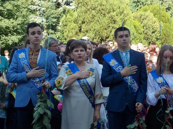 У Франківських школах відбулося свято "Останнього дзвоника" (фото) — фото 1