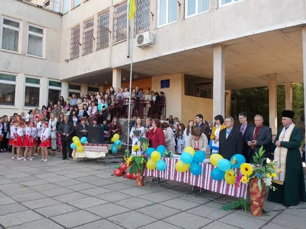 У Франківських школах відбулося свято "Останнього дзвоника" (фото) — фото 11