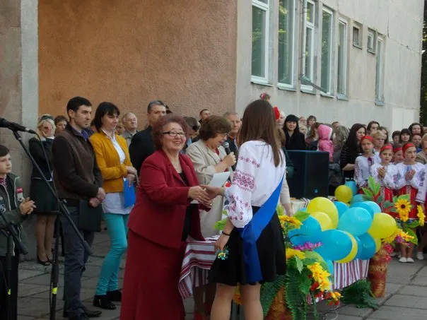У Франківських школах відбулося свято "Останнього дзвоника" (фото) — фото 12