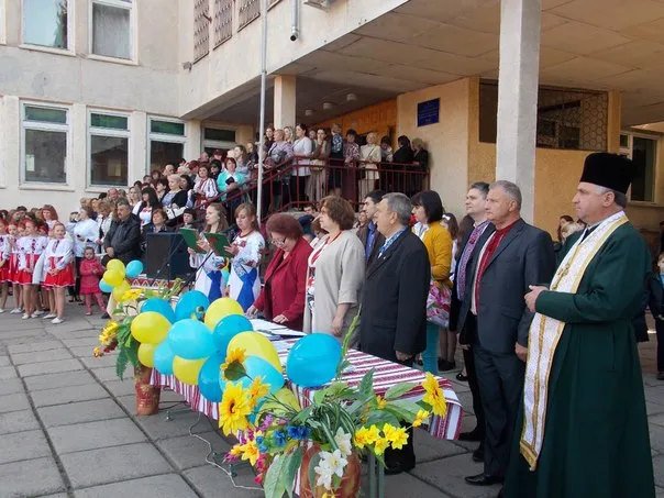 У Франківських школах відбулося свято "Останнього дзвоника" (фото) — фото 4