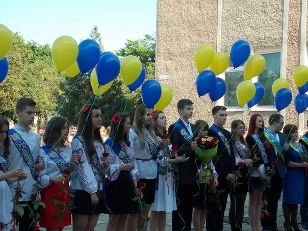 У Франківських школах відбулося свято "Останнього дзвоника" (фото) — фото 6