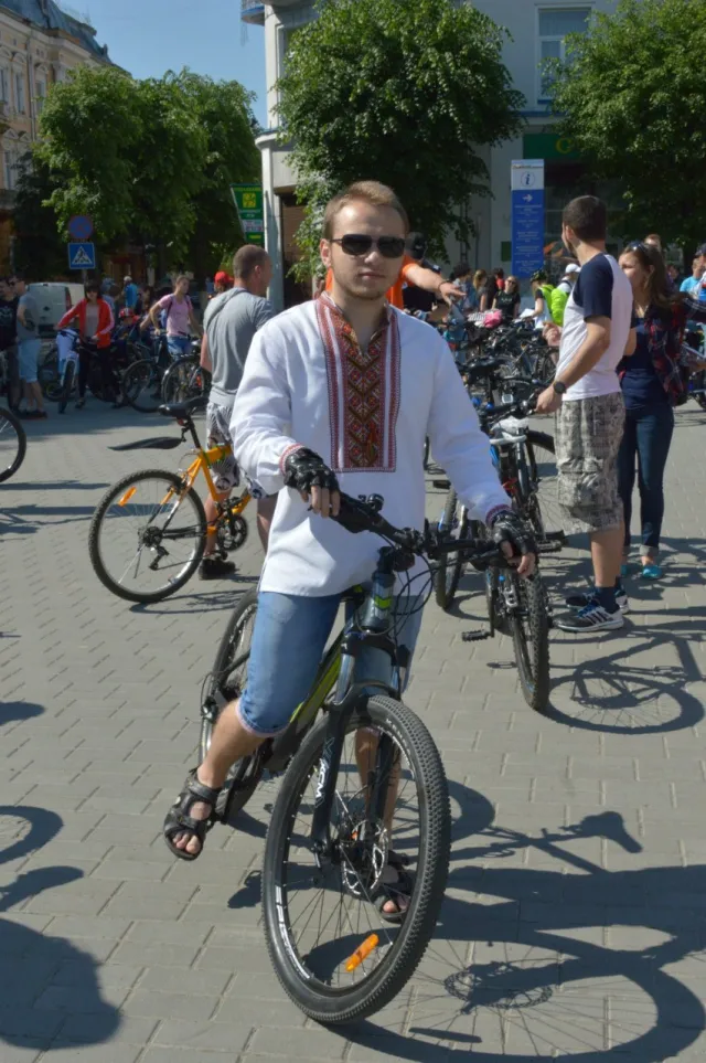 У Франківську понад тисячу городян взяли участь у акції "Велодень 2015" (фото+відео) — фото 12