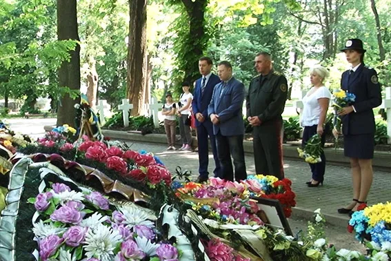 Командувач Національної гвардії вшанував пам'ять загиблих в АТО прикарпатців (фото+відео) — фото 2