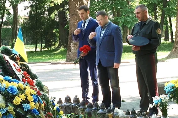 Командувач Національної гвардії вшанував пам'ять загиблих в АТО прикарпатців (фото+відео) — фото 3