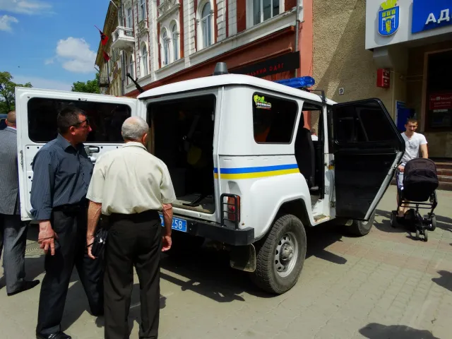 У центрі Франківська правоохоронці роздають батькам Ідентифікаційні картки дітей (фото) — фото 4