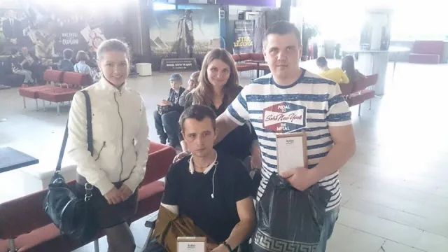 Франківські волонтери передали пораненим бійцям АТО електронні книги (фото) — фото 3