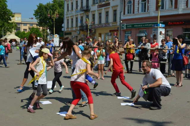 В Івано-Франківську пройшов «Парад візочків» (фото) — фото 1