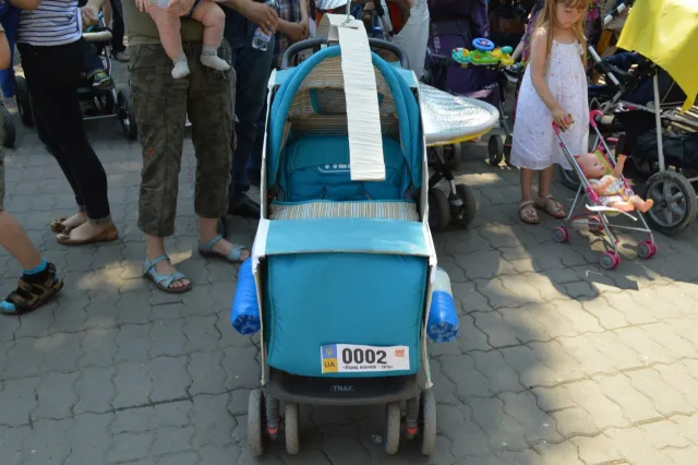 В Івано-Франківську пройшов «Парад візочків» (фото) — фото 13