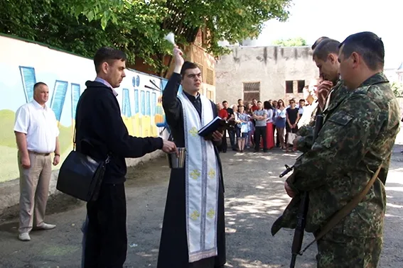 Сьогодні у зону АТО вирушив загін прикарпатських правоохоронців (фото) — фото 3