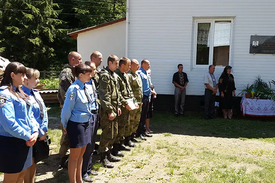 На Прикарпатті відкрили анотаційну дошку загиблому бійцю батальйону "Івано-Франківськ" (фото) — фото 3