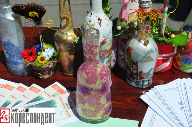 Сьогодні у Франківську представили нову колекцію одягу з паперу та поліетилену (фото) — фото 4