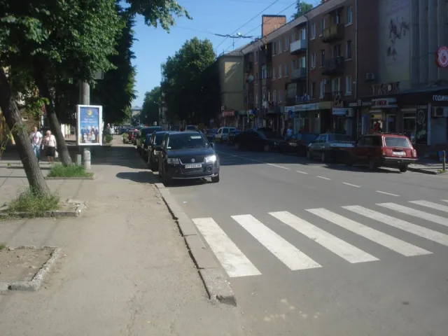Фахівці хвалять нову розмітку на Галицькій (фото) — фото 1