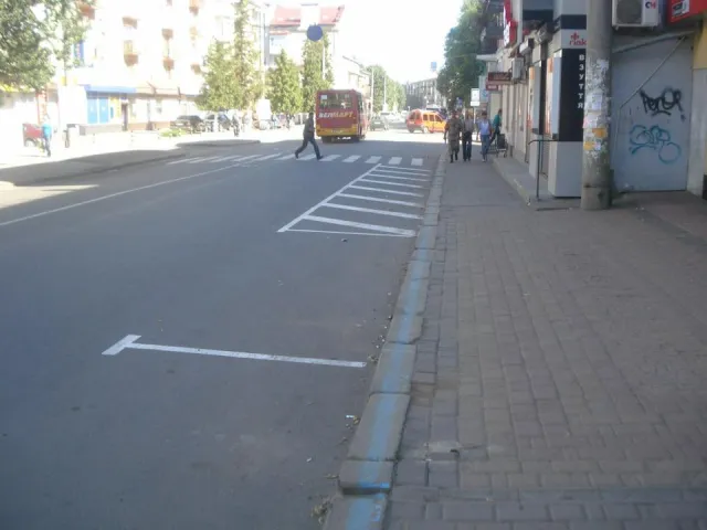 Фахівці хвалять нову розмітку на Галицькій (фото) — фото 3