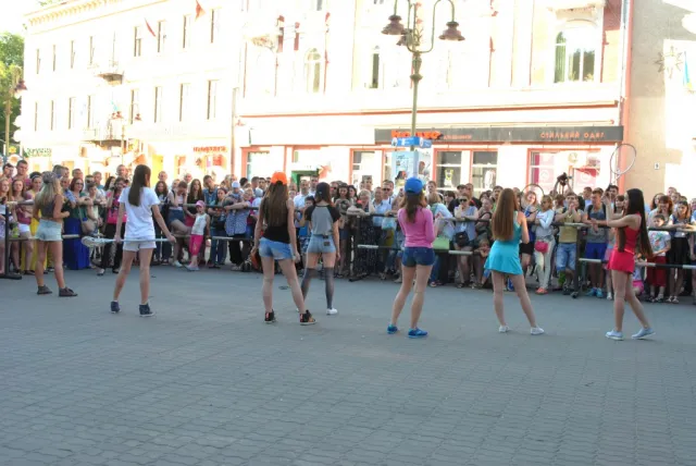 В Івано-Франківську відбулося вуличне шоу «Красивий спорт» (фото+відео) — фото 2