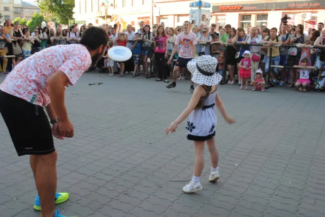 В Івано-Франківську відбулося вуличне шоу «Красивий спорт» (фото+відео) — фото 11
