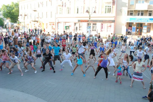 В Івано-Франківську відбулося вуличне шоу «Красивий спорт» (фото+відео) — фото 3