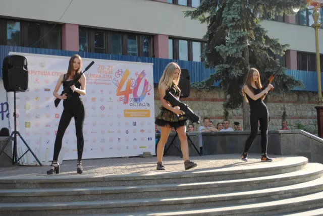 В Івано-Франківську відбулося вуличне шоу «Красивий спорт» (фото+відео) — фото 6