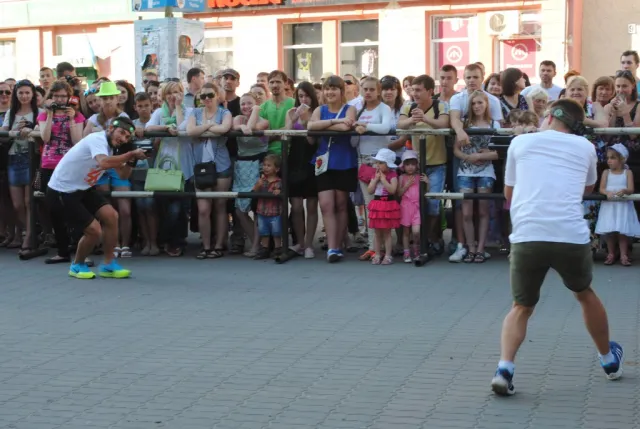 В Івано-Франківську відбулося вуличне шоу «Красивий спорт» (фото+відео) — фото 7
