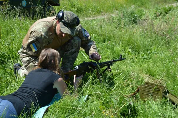 Бійці батальйону "Івано-Франківськ" навчали журналістів стріляти (фото+відео) — фото 14