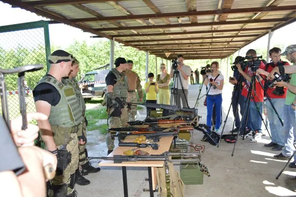 Бійці батальйону "Івано-Франківськ" навчали журналістів стріляти (фото+відео) — фото 8