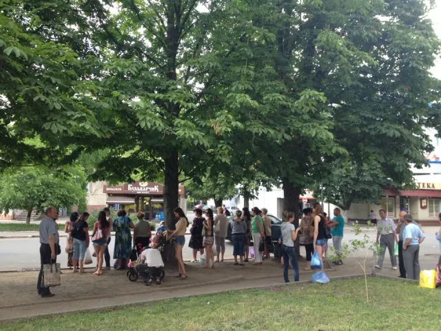 Пішохідний перехід веде франківців одразу на «клумбу» — фото 1