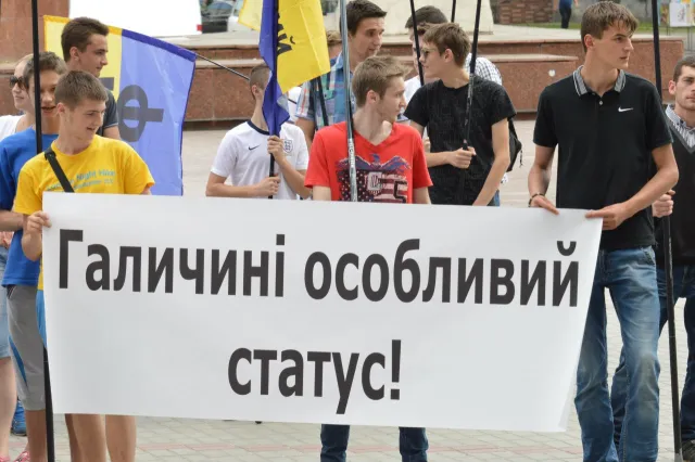 У Франківську протестували проти підняття тарифів на комунальні послуги (фото) — фото 2