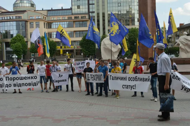 У Франківську протестували проти підняття тарифів на комунальні послуги (фото) — фото 3
