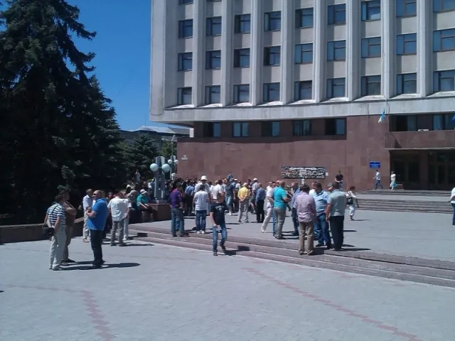 Під стінами ОДА на акцію протесту з’їхались деревообробники з усієї країни (фото) — фото 1
