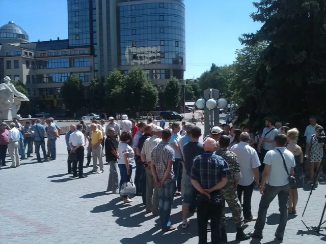 Під стінами ОДА на акцію протесту з’їхались деревообробники з усієї країни (фото) — фото 3