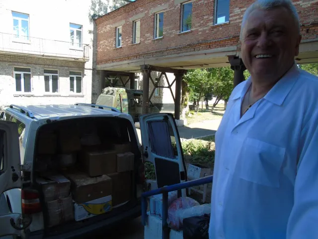 Франківські волонтери передали ліки у зону АТО (фото) — фото 3